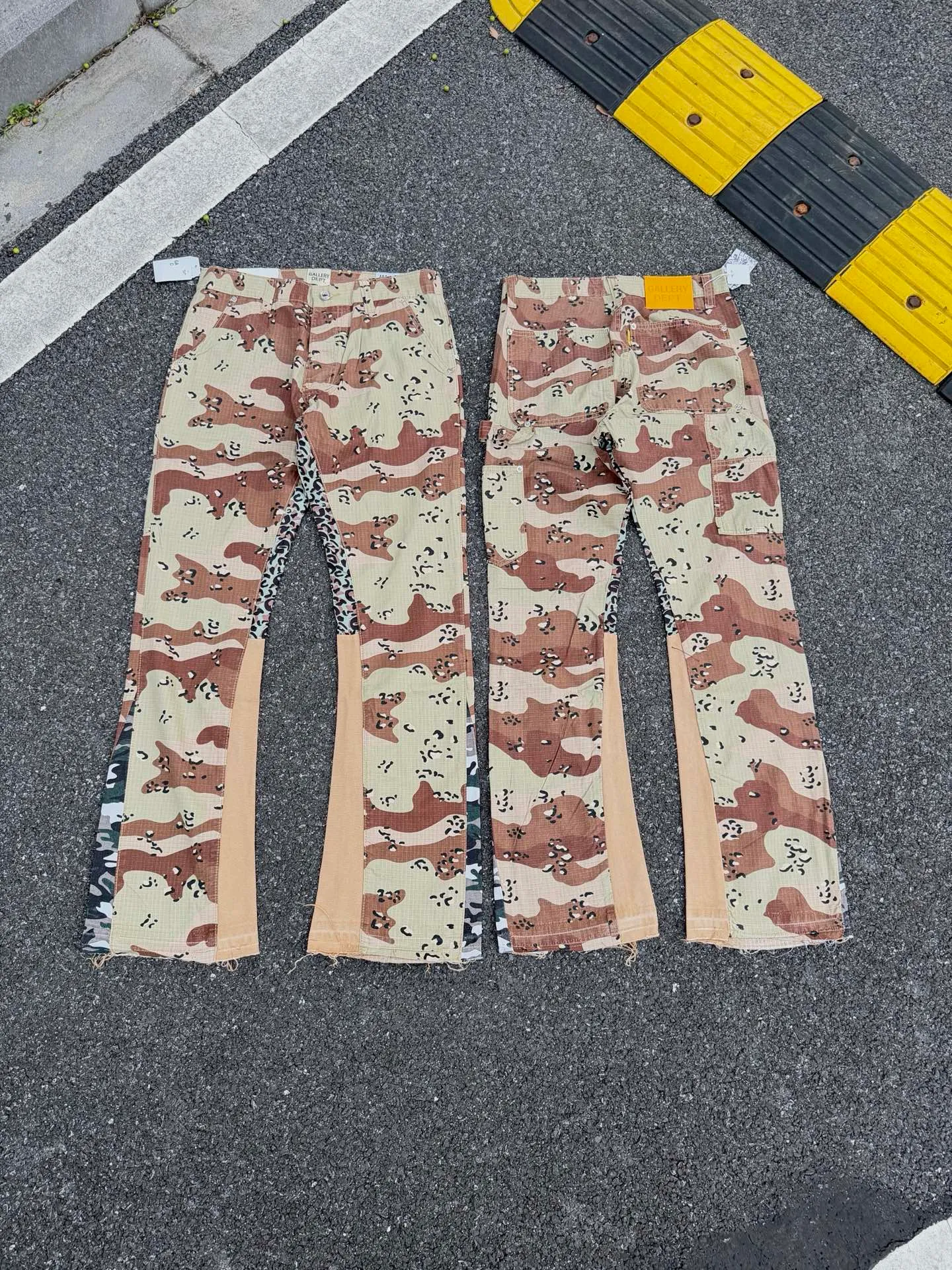 P250💰GA04 GALLERY DEPT. Desert camouflage spliced ​​overalls American high street loose multi-pocket micro-flare casual trousers Code number: 28 30 32 34 36